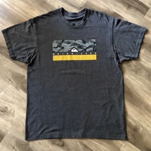 QUIKSILVER  T SHIRT